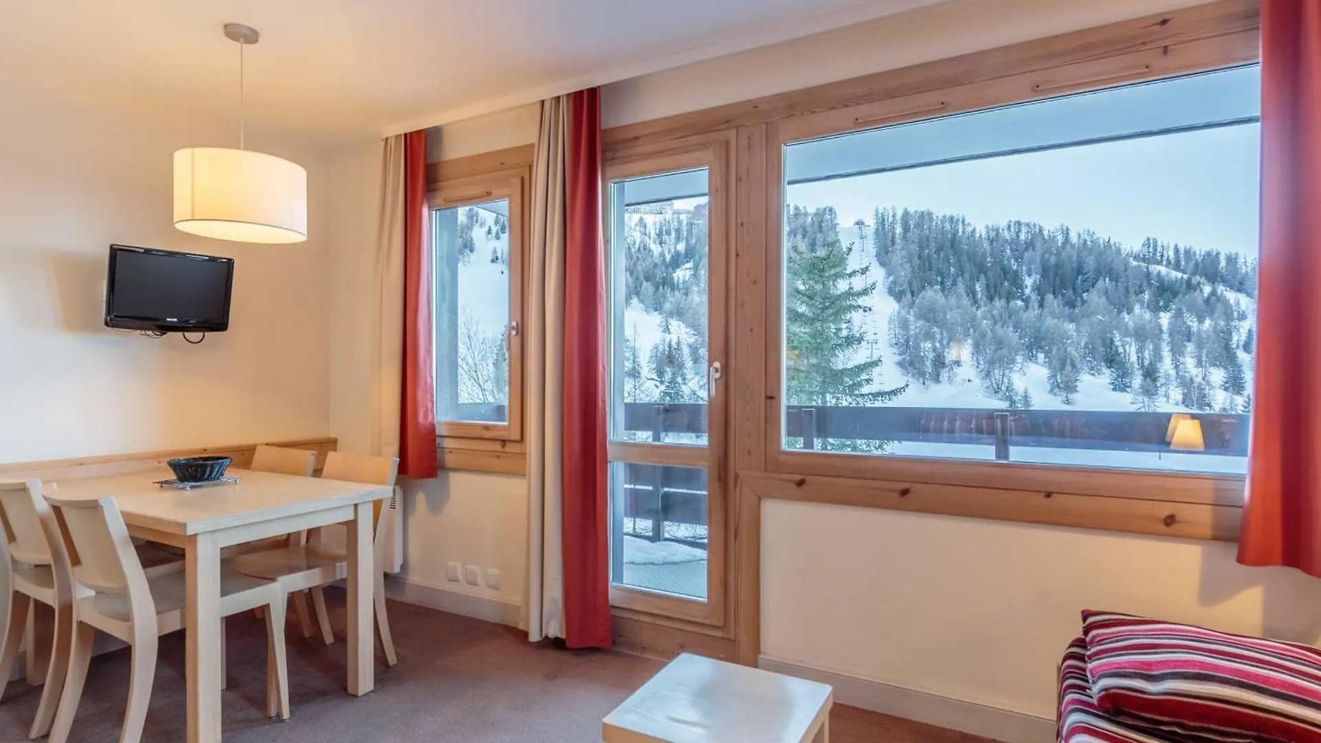 Charmant Appartement A La Plagne, 1 Chambre, Balcon, Proche Commerces - Fr-1-351-213 0*, La Plagne-Tarentaise